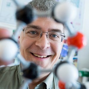 Chemistry professor wins top prize for contributions to chemistry education